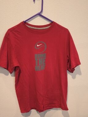 Nike Red 'Bring The Heat' Graphic Short Sleeve Tee Boys XL (18)